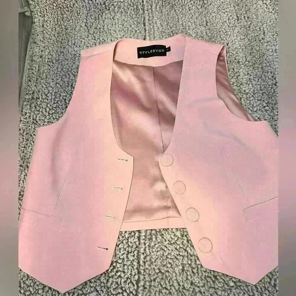 Cropped blazer pink vest with button-up and faux pockets - Picture 2 of 7